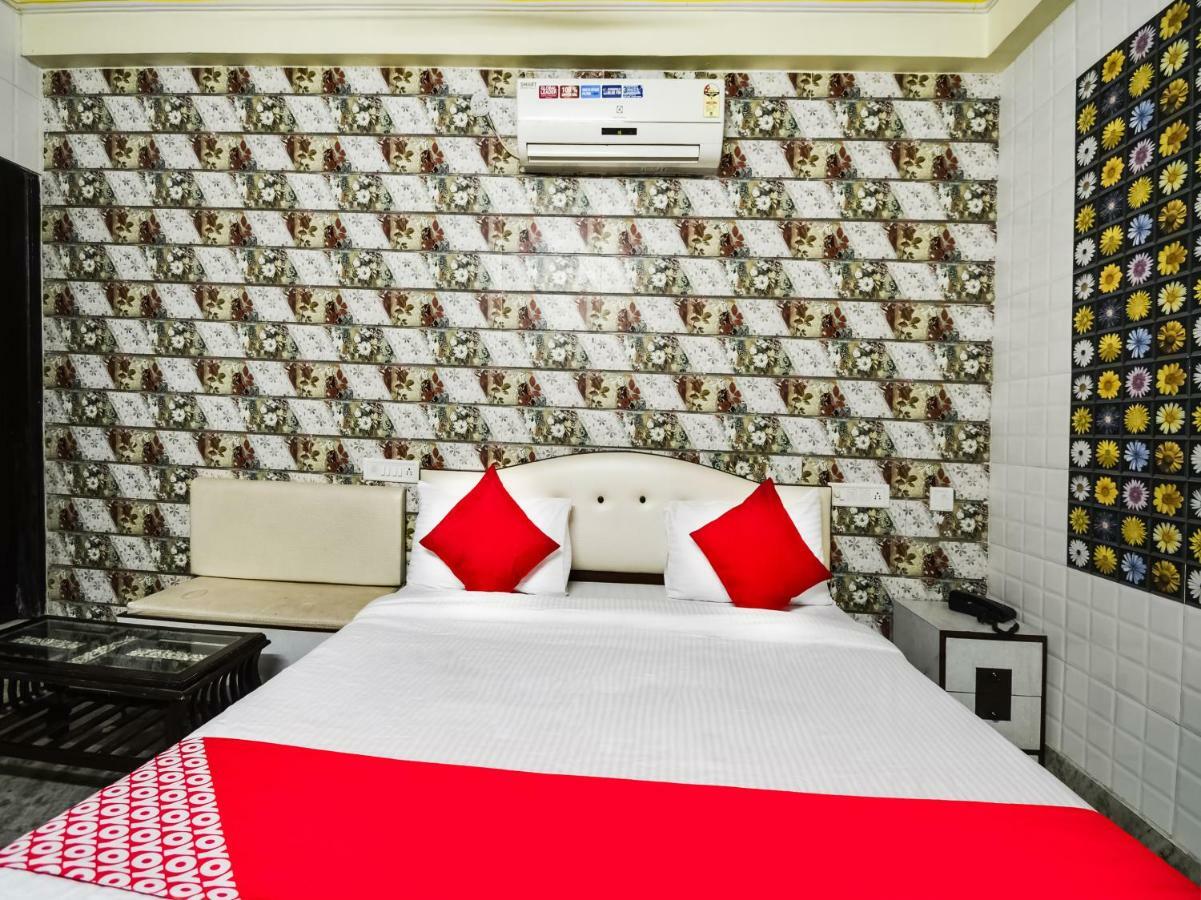 Oyo 48665 Kesar Palace Amer Exteriér fotografie