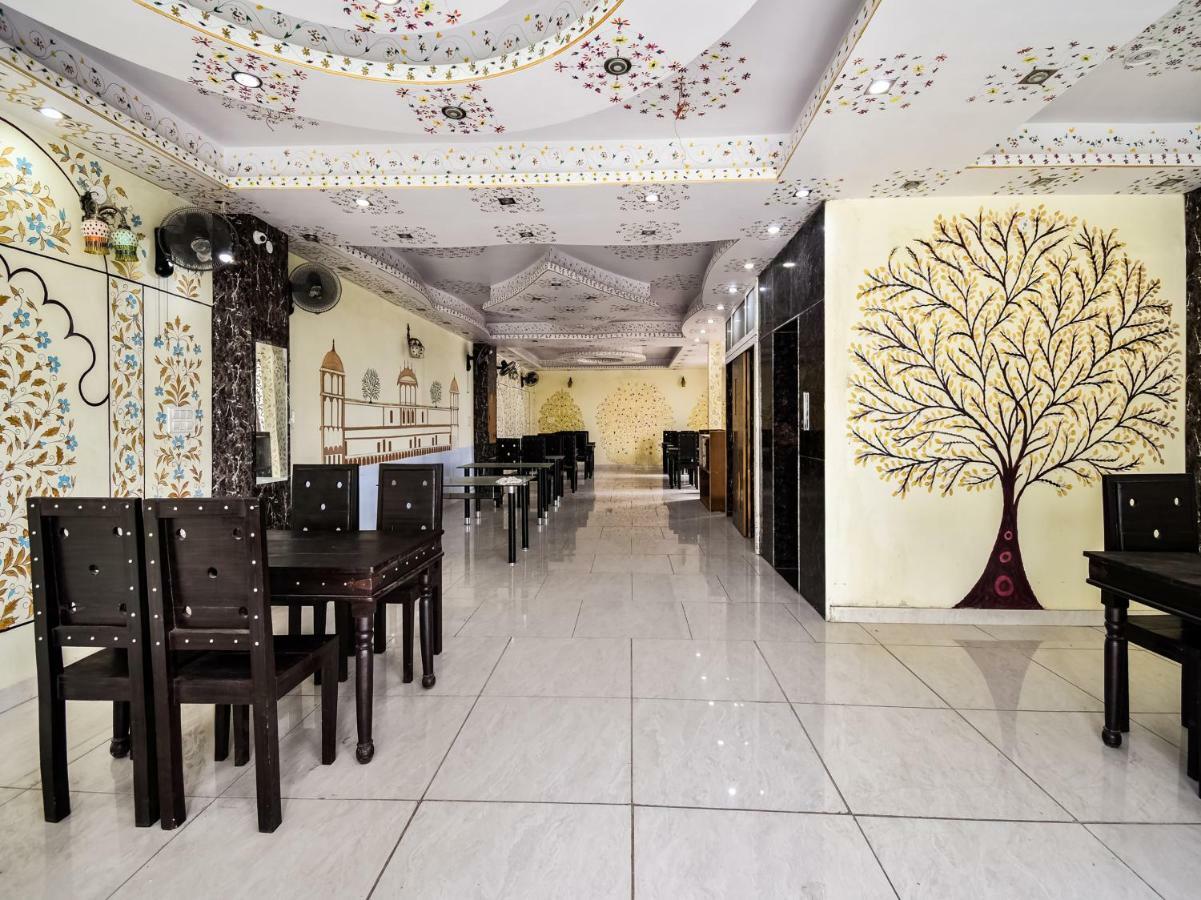 Oyo 48665 Kesar Palace Amer Exteriér fotografie