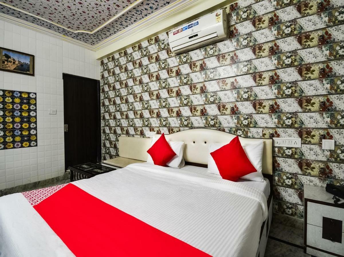 Oyo 48665 Kesar Palace Amer Exteriér fotografie